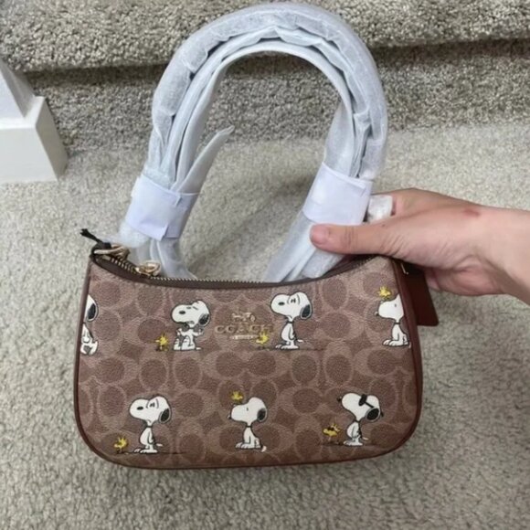 NWT Coach X Peanuts Teri Shoulder Bag In Signature Canvas With Snoopy Print - Picture 1 of 6